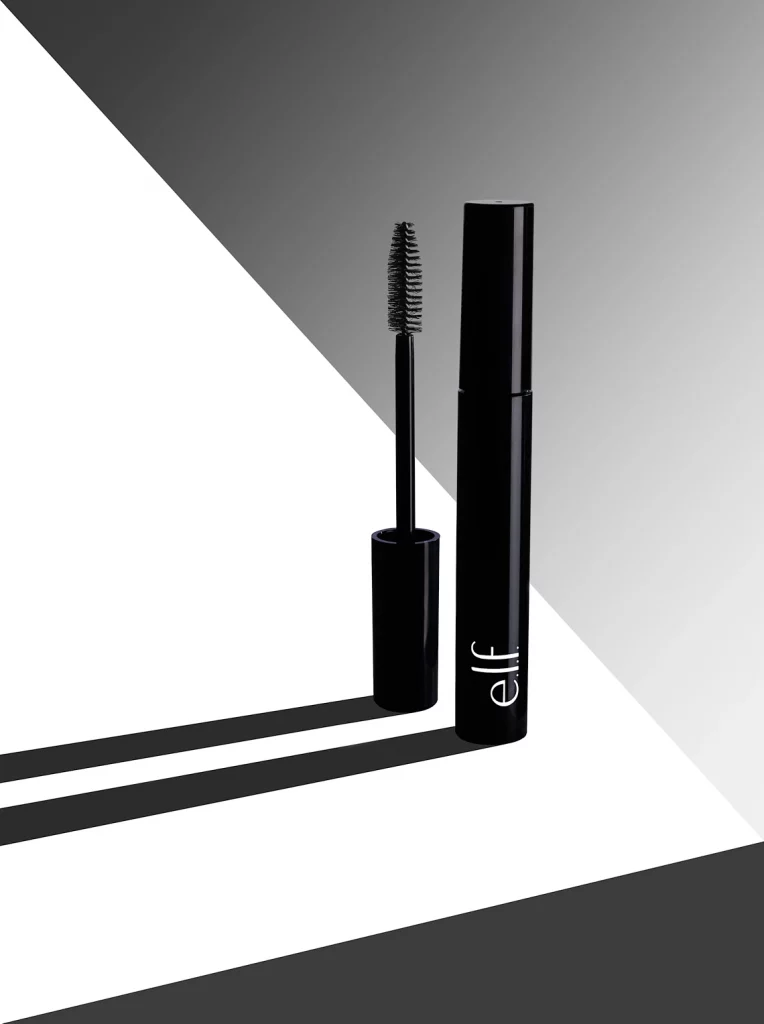 Photographie en noir et blanc d'un mascara - Photographe produits cosmétiques - photographe publicitaire - photographe maquillage - Aurore Aivrest