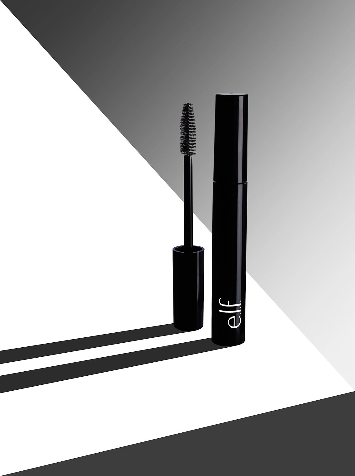 Photographie en noir et blanc d'un mascara - Photographe produits cosmétiques - photographe publicitaire - photographe maquillage - Aurore Aivrest