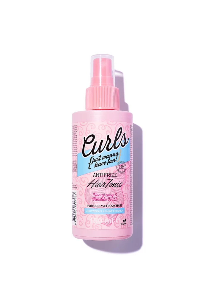 Photographie packshot d'un spray anti frizz rose sur un fond blanc - Photographe packshot cosmétiques - photographe e-commerce - photographe produits cosmétiques - Aurore Aivrest