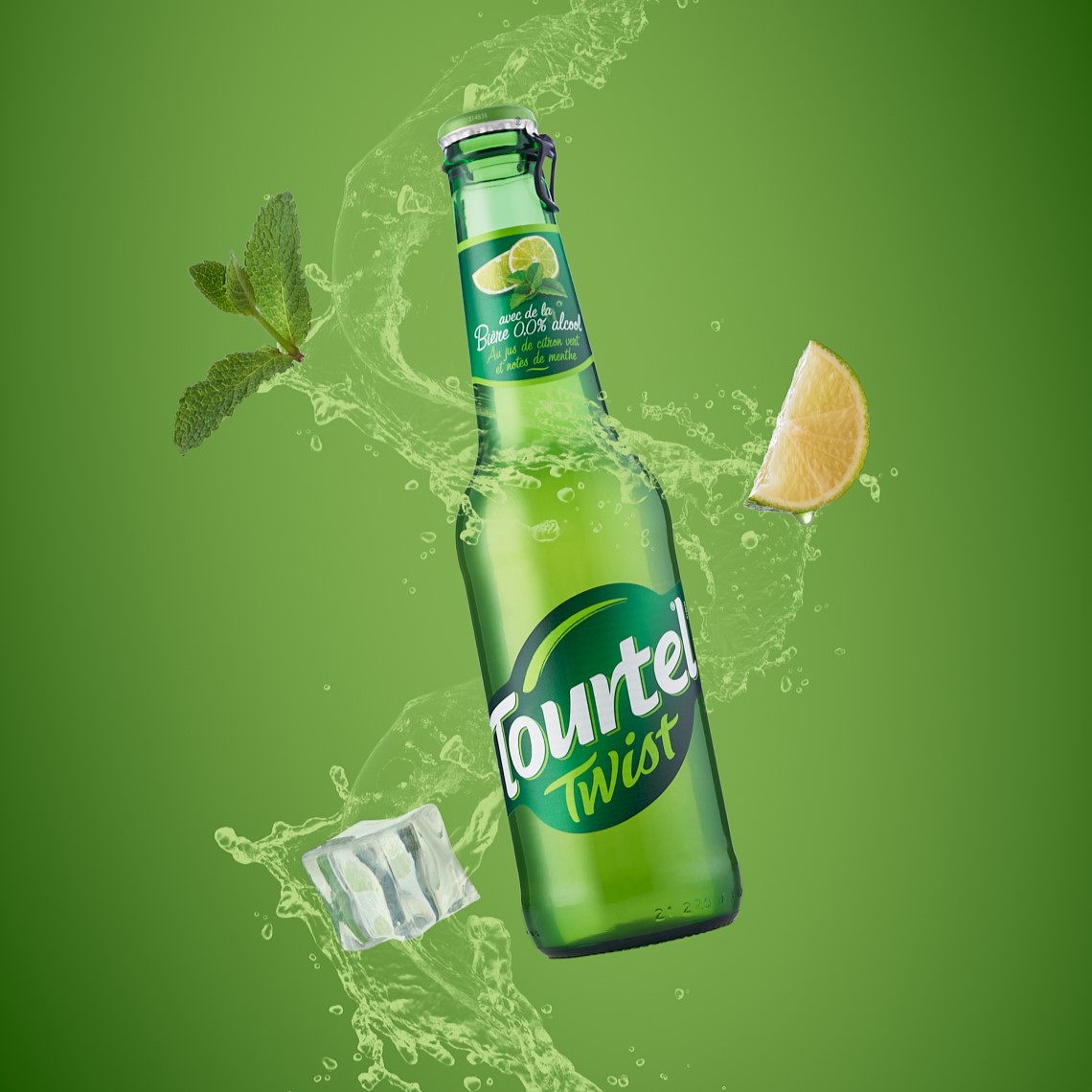 Photographie d'une bouteille de boisson sans alcool citron vert menthe sur fond vert - Photographe publicitaire boissons - photographe e-commerce - photographe commercial - Aurore Aivrest